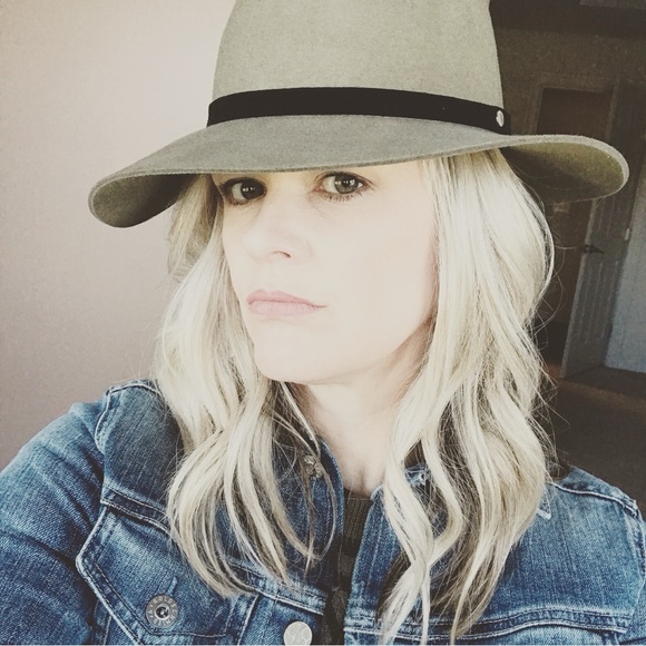 Meet your Posher, Kristin - Picture 1 of 1